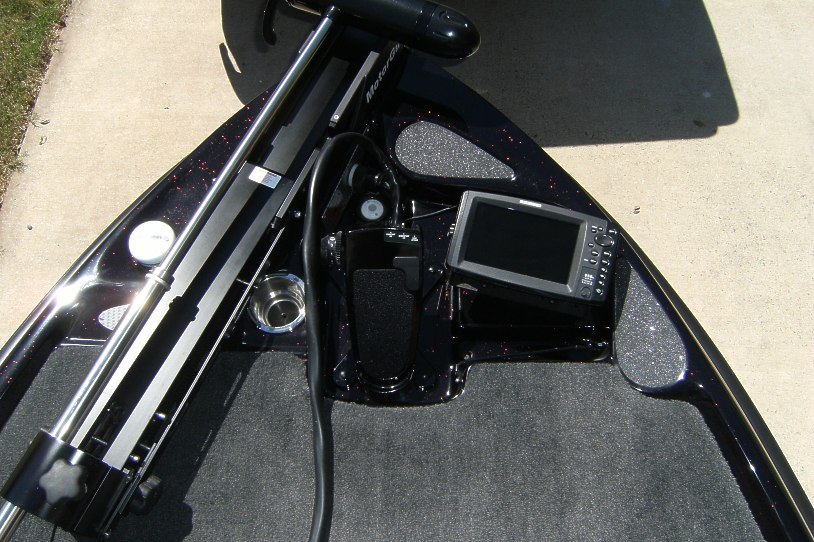 Power Pole 8' Pro Series. Has two mounted switches (bow and console) and comes with two remotes